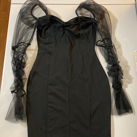 L'Vow Sexy, body con, Club Dress, sheer mesh long sleeve. Size, S - Picture 7 of 10
